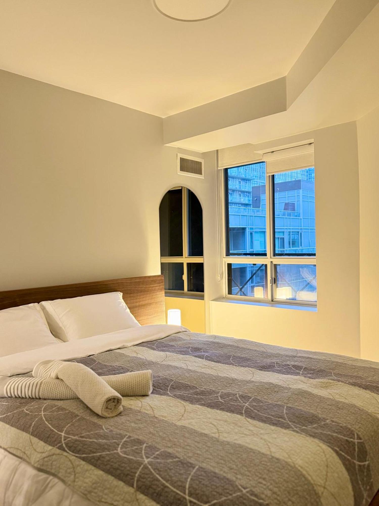 Boutique Suite Of Downtown Toronto Exterior photo